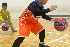 六一班有48名学生 其中四分之一参加篮球训练 三分之一参加足球训练 剩下参加棋类活动 数量关系式六一班有48名学生 其中四分之一参加篮球训练 三分之一参加足球训练 剩下参加棋类活动